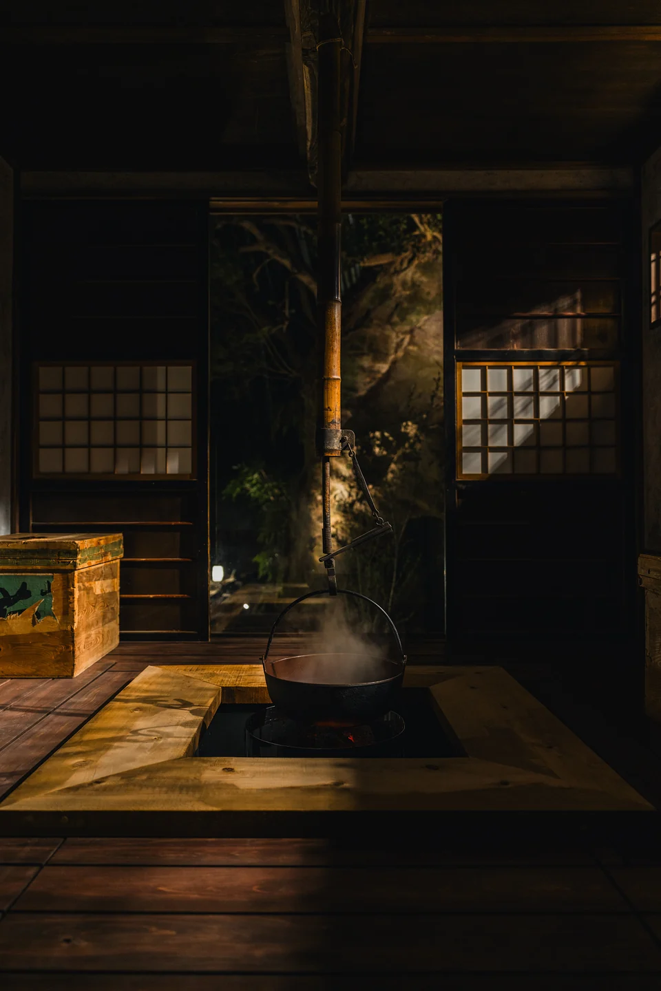 An irori hearth room at NIWA KAMAKURA at night