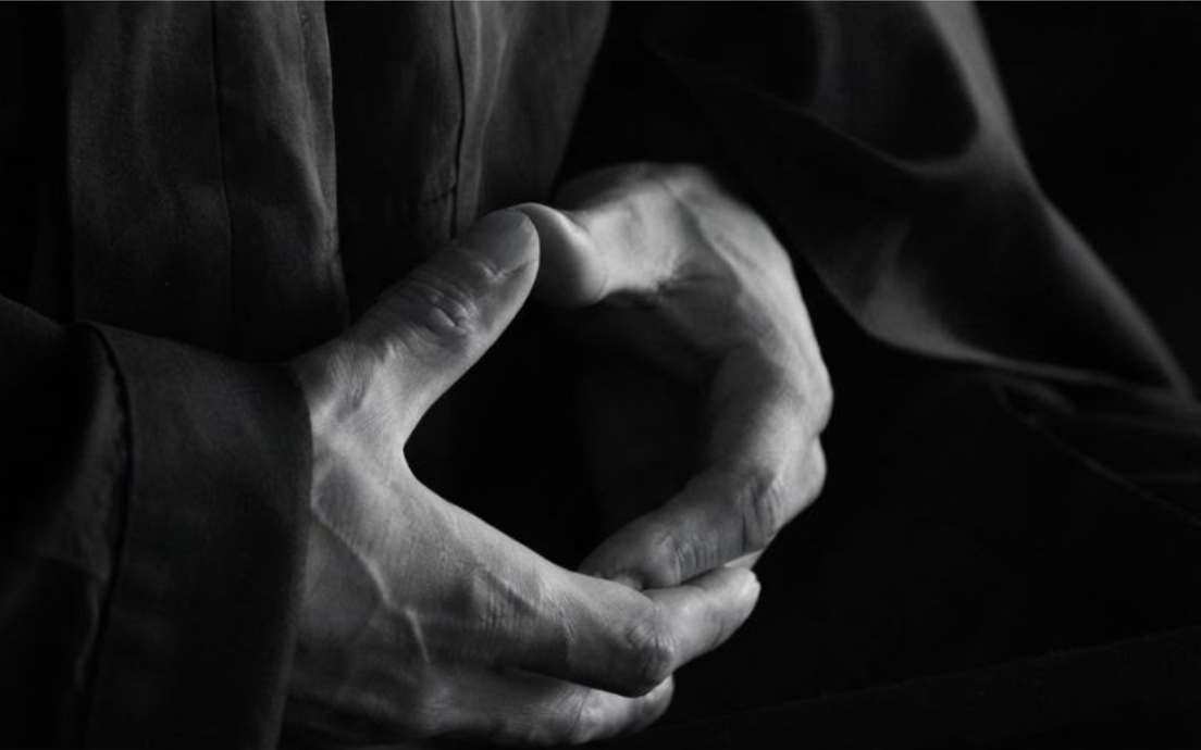 Hands resting in the zazen meditation mudra